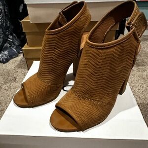 Camel colored Aldo Heels